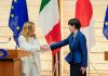 Italia-Giappone, Meloni e le bacchette a tavola: “Takaichi mi ha fatto i complimenti”