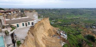 Frana Niscemi, sindaco agli abitanti: “Rispettate i divieti di accesso nella zona rossa”