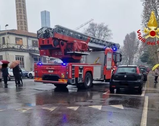 Milano, incendio all’ospedale Sacco, evacuato il padiglione 16