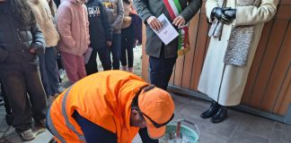 San Giorgio Bigarello ricorda le vittime della deportazione: posate tre nuove Pietre d’Inciampo