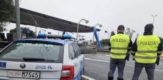 Scontri tra tifosi Lazio e Napoli su A1, sequestrati bastoni e taglierini