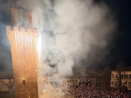 Revere, in 5mila per il rogo della torre. E la “vecia” scende senza intoppi