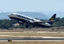 Ustionata con un caffé caldo in aereo, Ryanair la risarcisce