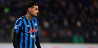 Atalanta-Roma, gol di Scalvini e Scamacca e doppio check Var tra le proteste giallorosse. Cos’è successo