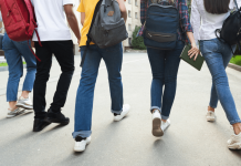 Metal detector a scuola su richiesta, la circolare anti coltelli di Valditara e Piantedosi
