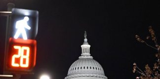 Usa, inizia lo shutdown: niente fondi Ice nel bilancio approvato al Senato