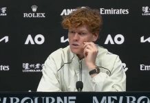 Sinner, via il ‘braccialetto’ agli Australian Open: “E’ vietato, lo tolgo”