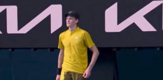 Australian Open, Sinner scherza su Alcaraz: “Non mi manca”. Poi boccia il nuovo kit