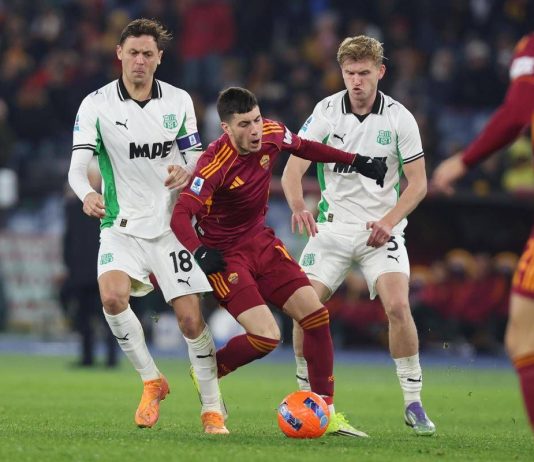 Roma-Sassuolo, rigore dato e poi revocato ai giallorossi. Cos’è successo