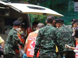 Thailandia, gru crolla e si schianta su un treno: 22 morti