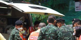 Thailandia, gru crolla e si schianta su un treno: 22 morti