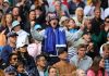 Urlano, cantano e vengono ‘ammoniti’ dall’arbitro: tifosi molesti (e ubriachi) agli Australian Open