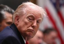 Trump: “Non dormo durante riunioni governo, ma sono noiose”