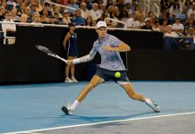 Buona la prima di Sinner a Doha, Machac ko in 2 set