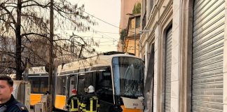 Tram deragliato a Milano. Un morto e 20 feriti
