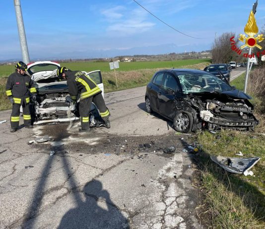 Scontro frontale in via Pozzolengo a Cavriana: feriti un 56enne e un 51enne