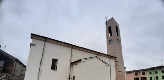 A Bondanello la benedizione del nuovo campanile con il vescovo Busca