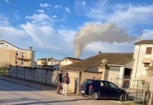 Cascina in fiamme a Bozzolo, difficile spegnimento delle rotoballe