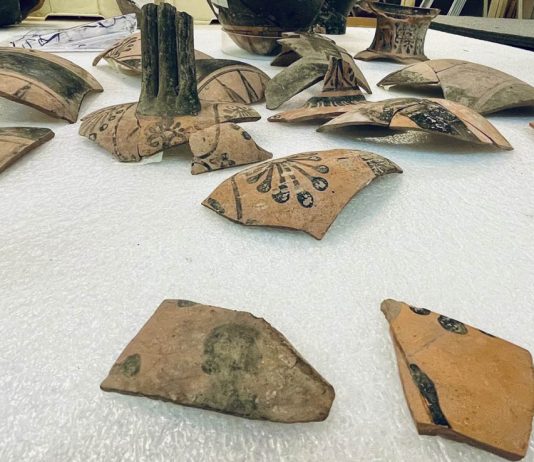 A Suzzara la mostra “Mito svelato”: la fotografia che ridà voce agli oggetti antichi