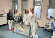 Un’opera d’arte per Ostetricia e Ginecologia: “Voglia di volare” donata al Poma
