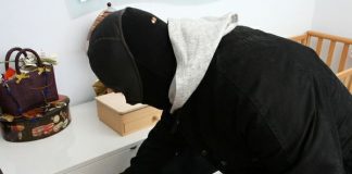 Furto con scasso a Riva: mentre la famiglia cena, colpo da migliaia di euro