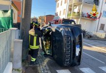 Borgo Virgilio, scontro tra due auto: un ferito estratto dai Vigili del Fuoco