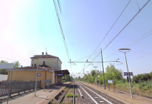 Straniero senza biglietto minaccia il capotreno sul Mantova-Modena. Mezz’ora di stop e treno soppresso