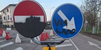 Asola, vandalismi sui segnali stradali: cittadini indignati