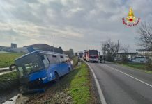 San Giorgio Bigarello, autobus finisce nel fossato sulla Sp.10: due feriti