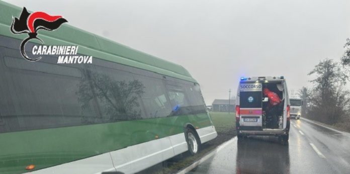 casalmoro-pullman-fuori-strada
