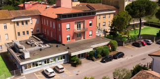 Le diagnosticano una grave malattia, si getta dal terzo piano della clinica Maugeri: anziana in fin di vita