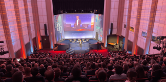 Coface stima crescita globale 2026 al 2,6%, revisioni al rialzo in Risk Review