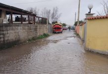 Mareggiata alla foce del Tevere, evacuazione per 50 persone a Fiumicino