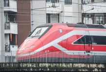 Sabotaggi su linee dell’Alta velocità, treni in ritardo e rallentamenti. Salvini: Atti criminali”
