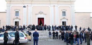 Medole in lacrime per l’addio a Stefano. La fidanzata: “I nostri sogni in frantumi”