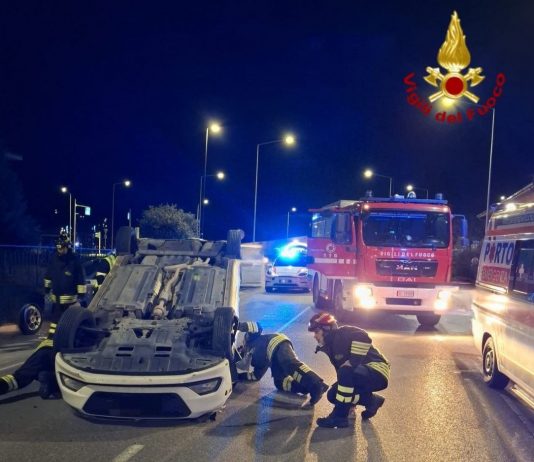 Castelbelforte, auto si ribalta in via Cavour, 60enne portata in ospedale