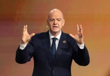 Fifa, l’assist di Infantino a Putin: “L’esclusione della Russia ha creato odio, va rivista”