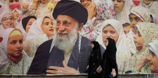 Khamenei, chi è l’uomo diventato ayatollah in una notte