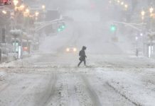 Tempesta di neve a New York, record storico dal 1963: oltre 40 milioni di persone in allerta