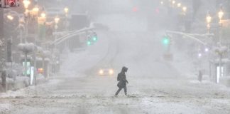 Tempesta di neve a New York, record storico dal 1963: oltre 40 milioni di persone in allerta