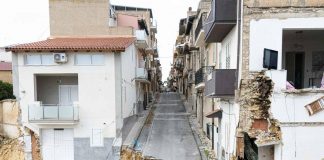 Frana a Niscemi, crolla anche la croce simbolo di speranza per il paese