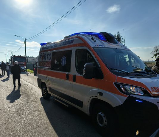 Roverbella, perde il controllo dello scooter e finisce nel canale: muore 51enne