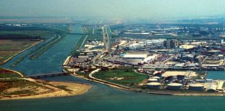 Tragedia al porto di Livorno: barca si ribalta, un morto