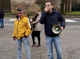 Presidio contro il veterinario finito a “Report”, ma le associazioni animaliste non si vedono