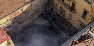 Teatro Sannazaro distrutto, la promessa di Giuli: “Tornerà a splendere”. Oggi il ministro a Napoli
