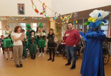 Sabbioneta, festa di carnevale alla Rsa Serini: colori e musica per gli ospiti