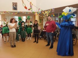 Sabbioneta, festa di carnevale alla Rsa Serini: colori e musica per gli ospiti