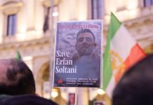Iran, il legale di Erfan Soltani: “E’ stato rilasciato su cauzione”