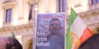 Iran, il legale di Erfan Soltani: “E’ stato rilasciato su cauzione”
