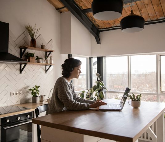 Studiare e lavorare insieme: come ottenere il diploma senza rinunciare al lavoro